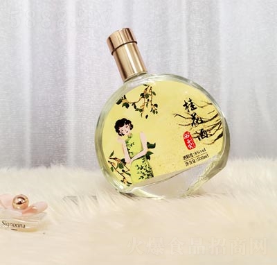 ����Ц�A(y��)�{(di��o)�����ˮ��ƿ���Ӿ����̴�����ζ